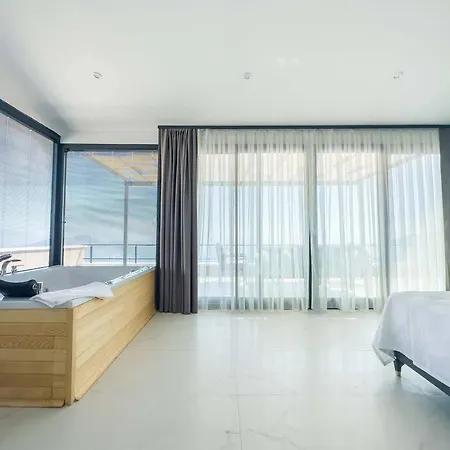 Kalkan'da Deniz Manzarali Kaş