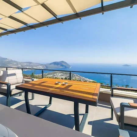 Kalkan'da Deniz Manzarali Kas