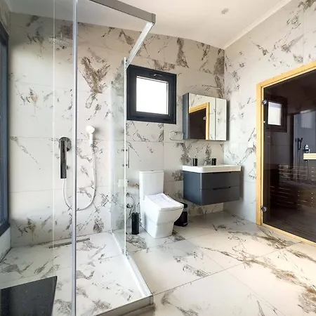 Kalkan'da Deniz Manzarali Hotel *